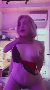 在希腊的留学生，骚女也可以私信我哦，